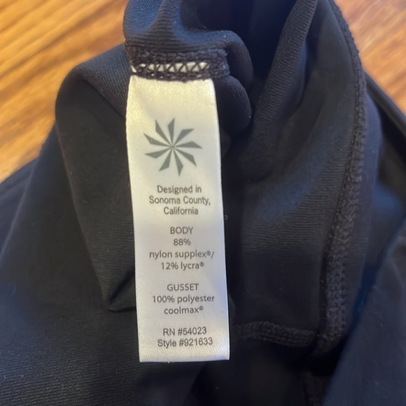 Athleta Woman’s Black Capris Size S - Picture 6 of 6